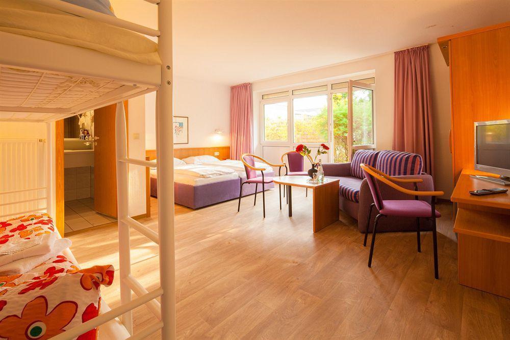 Motel ชตราลซุนด์ ภายนอก รูปภาพ