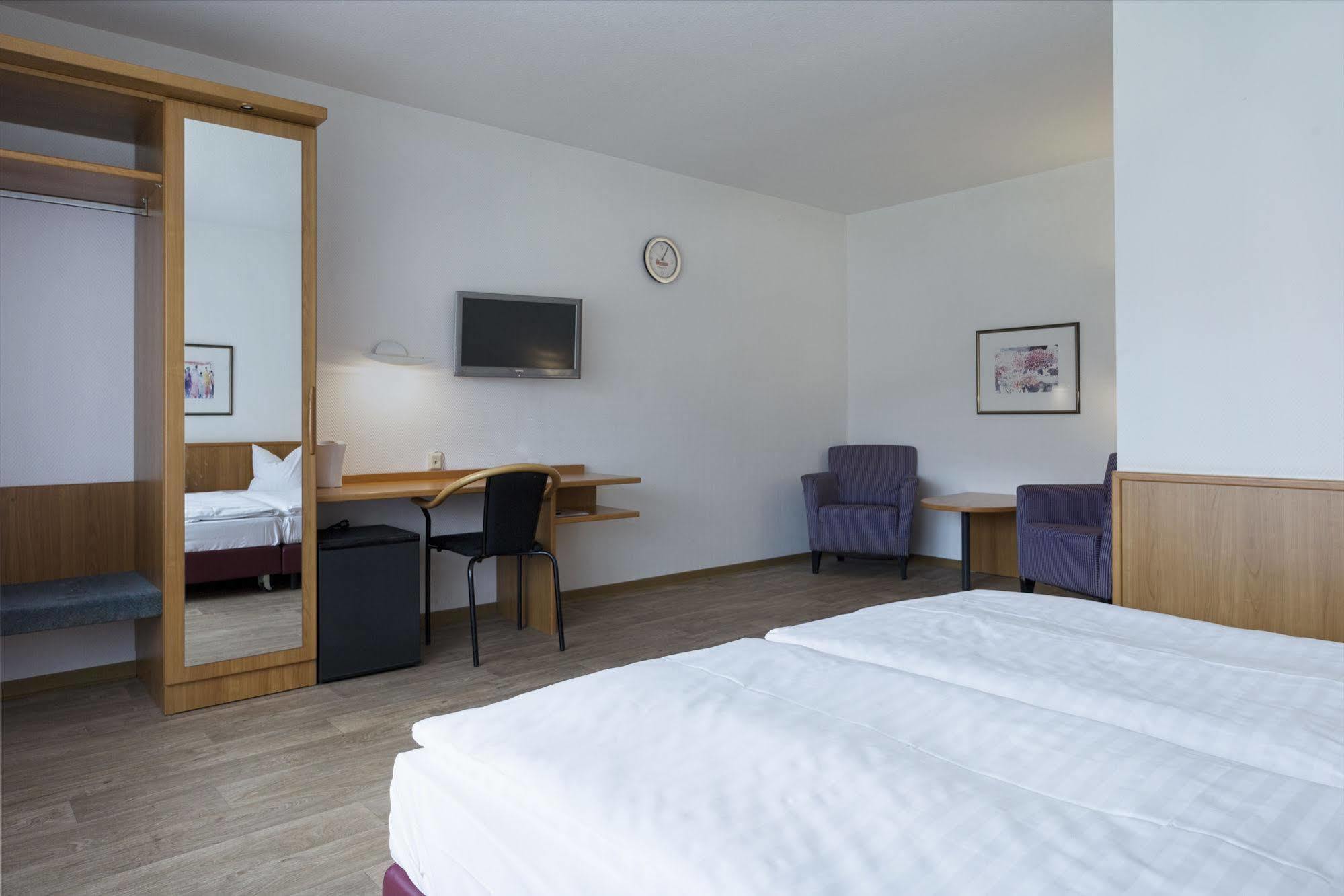 Motel ชตราลซุนด์ ภายนอก รูปภาพ
